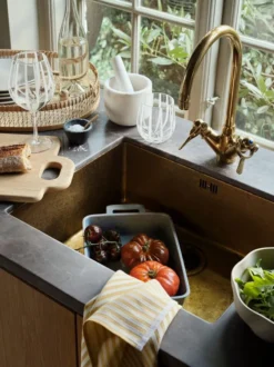 Broste Copenhagen Stripe Rotweinglas 65cl -Broste Copenhagen 577031 01 42 EnvironmentImage 0ffe797e47